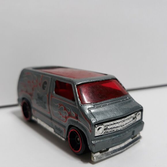 HOT WHEELS CUSTOM '77 DODGE VAN Mattel Die-Cast 2007 Silver with red flames - Picture 3 of 8
